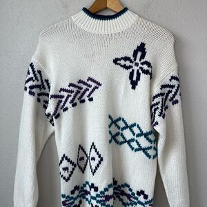 NWT 62 East Women’s Sweater Size Medium